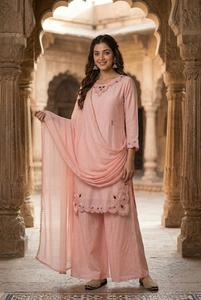 Ensemble prêt-à-porter de créateur pour soirée, broderie et travail de perles, haut en soie romaine avec pantalon palazzo et dupatta, entièrement cousu. - Product Image 3