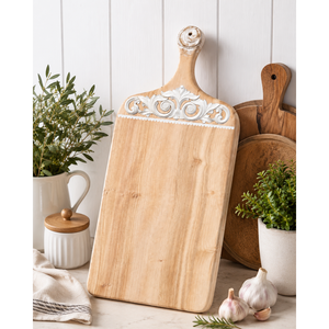 Planche à découper élégante en bois clair avec un motif en relief blanc orné et une poignée profilée robuste avec œillet de suspension - Product Image 4