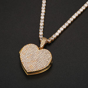 จี้รูปหัวใจประดับเพชรแท้ RAMDUT IMPEX รุ่น Gold Natural Diamond Iced Heart Locket  แบบสั่งทำพิเศษสำหรับคู่รัก พร้อมช่องเก็บภาพและข้อความ  จี้หรูหราสไตล์ฮิปฮอป รับรองโดย GIA - Product Image 3