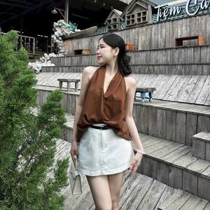 Elegante Conjunto de Top Halter de Color Sólido con Minifalda para Oficina y Uso Casual - Product Image 5