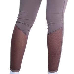 Leggings Capri taille haute gris taupe pour femme, pantalon de sport extensible et ajusté avec design ergonomique pour le yoga, la course et l'entraînement physique - Product Image 5