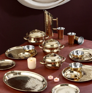 Lujoso juego de comedor Kansa de bronce presentado en una caja de terciopelo con plato, tazones y vaso, disponible a precios de mayorista. - Product Image 5