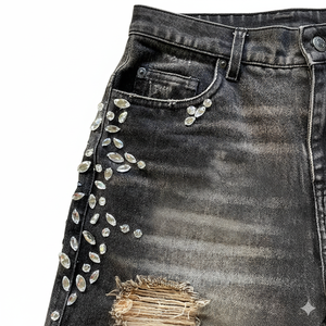 Shorts en jean vintage personnalisés pour hommes et femmes, avec strass, style streetwear, fabriqués par un fabricant de denim. - Product Image 2