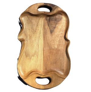 Plateau de service en bois massif fait main avec bord vif |   Plateau en bois massif pour la décoration de la cuisine et le service de nourriture - Product Image 1