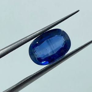พลอยไคยาไนต์ธรรมชาติคุณภาพสูง สีน้ำเงินเข้ม รูปทรงวงรี ขนาด 7x10 มม. น้ำหนัก 2.70 กะรัต แบบเม็ดเดี่ยว สำหรับทำเครื่องประดับ - Product Image 1