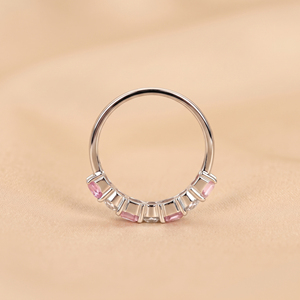 Bague en diamant émeraude avec pierre précieuse rose |   Bague en or 18 carats en forme d'os de vache incurvé |   Bague de mariage en diamant cultivé en laboratoire rond |   Bijoux fins pour femmes - Product Image 2