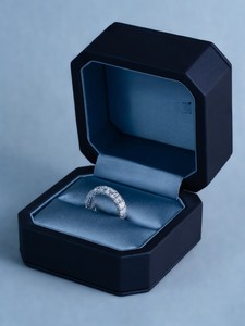 ราคาขายส่ง แหวนหมั้นผู้ชายเงินแท้ 925 ดีไซน์ทันสมัย ประดับเพชรโมอิสซาไนต์ทรงบาแกตต์แบบหนามเตย วงแหวนนิรันดร์ - Product Image 3