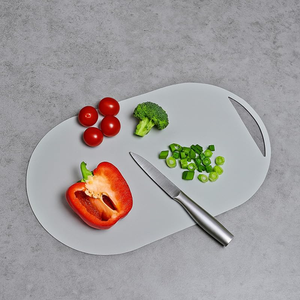 Tabla de cortar redonda de acero inoxidable de la mejor calidad, apta para uso alimentario, con mango, para uso en la cocina. - Product Image 5
