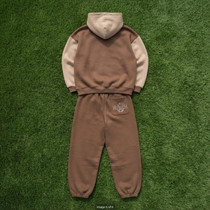 Conjunto de Sudadera con Capucha y Pantalones Jogger Personalizado en Dos Tonos Marrones con Pedrería, de Algodón y Felpa, Estilo Urbano Oversize, Venta al por Mayor OEM - Product Image 5