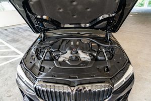 BMW Alpina B7 xDrive berline d'occasion 2022 en vente – Prête à être expédiée dans le monde entier - Product Image 5