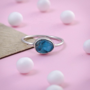 Bague en argent sterling 925 avec apatite bleue naturelle, sertie à la main, style tendance, bijoux fantaisie, vente en gros - Product Image 5