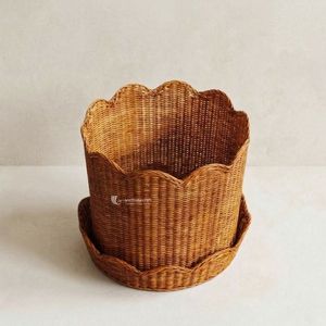 Juego de 2 Cestas de Ratán Artesanales con Borde Ondulado, Cubierta Decorativa Redonda para Macetas, Decoración Sostenible para el Hogar Estilo Boho Chic - Product Image 3