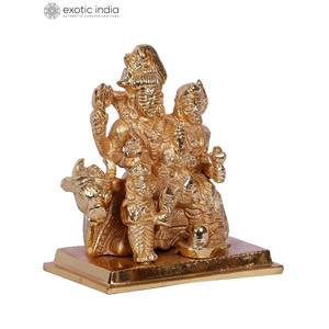 Petite famille Shiva de 4 pouces assise sur une sculpture en laiton plaqué or Nandi pour la maison, le temple et les cadeaux Fabriqué en Inde - Product Image 4