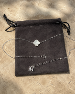 Collar con Colgante de Trébol de Cuatro Hojas Geométrico Chapado en Rodio S925, Perlas de Agua Salada, Joyería Minimalista Moderna, Regalo para Uso Diario - Product Image 4