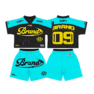 ชุดเสื้อกีฬาผู้ชาย คอวี แขนสั้น พร้อมกางเกงขาสั้นเข้าชุด พิมพ์ลายแบบซับลิเมชั่น แห้งเร็ว เหมาะสำหรับใส่หน้าร้อน - Product Image 1
