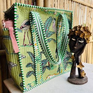 Veer Handicrafts – Panneau de tissu matelassé en coton multicolore style tropical pour la confection de sacs fourre-tout, sacs de shopping et sacs de voyage sur mesure - Product Image 2