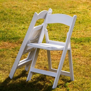 Chaises pliantes en résine blanches modernes, portables, confortables, avec assise rembourrée, <span class=keywords><strong>pour</strong></span> événements extérieurs, fêtes, locations d'hôtels - Product Image 1