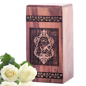 Urne funéraire en bois massif avec gravure de soldat, finition naturelle, style arabe, pour cendres d'adultes, forme rectangulaire - Product Image 4