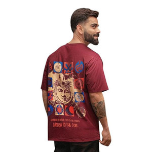 เสื้อยืดคอกลมแขนสั้นสีน้ำตาลแดงสำหรับผู้ชาย ทรงปกติ สวมใส่สบาย พร้อมโลโก้สี่เหลี่ยมด้านหน้า - Product Image 4