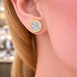 Pendientes de Diamantes Brillantes Cultivados en Laboratorio de 5.00 mm, Oro Amarillo de 18K, 1.00 CT en Total, Certificados por IGI, Regalo de Boda o Compromiso - Product Image 1