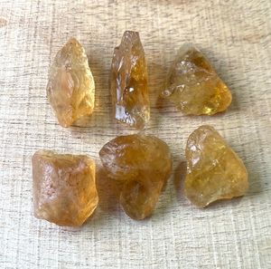 พลอยซิทรินดิบธรรมชาติ ควอตซ์สีเหลือง คริสตัลบำบัด หินประจำเดือนเกิดเดือนพฤศจิกายน ราคาขายส่งจำนวนมาก - Product Image 1