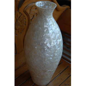 Vases en coquille de Pinctada maxima, bijoux en coquillages, vases en nacre, dimensions : hauteur 62 cm, largeur 26 cm x 26 cm - Product Image 1