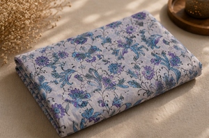Tissu Popeline 100% Coton Imprimé Floral Bleu Violet Écologique Léger et Doux pour Robe Fille, Kurti, Vêtement Tendance - Product Image 3