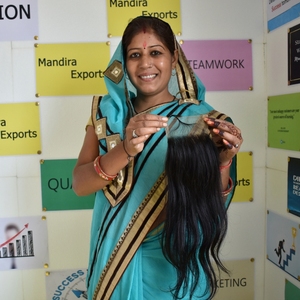 ผมแท้ธรรมชาติ 100% จากวัดอินเดีย แบบไม่ผ่านกระบวนการใดๆ สีดำ  ขนาด 5*5  แบบตรง  สำหรับต่อผม  ขายส่ง - Product Image 2