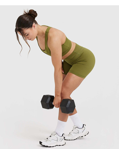 Shorts unis premium marron prune pour femme, taille haute, avec ceinture compressive et tissu anti-transpiration performant - Product Image 6