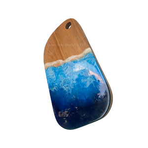 Planche à découper en bois avec design océanique en résine bleue, décoration de cuisine moderne, poignée durable - Product Image 1