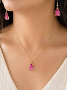 Ensemble de collier plaqué rhodium personnalisé avec pendentif trapèze en calcédoine rose, chaîne à maillons et boucles d'oreilles assorties, bijoux de luxe pour femmes, bijoux de mariée - Product Image 1