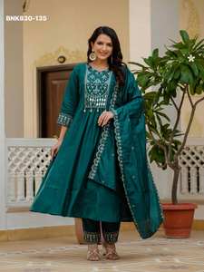 Conjunto de Kurti, pantalón y dupatta de viscosa y seda romana con bordado y trabajo manual con espejos reales, a precio de mayorista. - Product Image 6