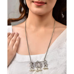 Pendentif en argent Meera Jaipur Doli avec collection de charmes élégants en perles - Product Image 3