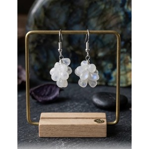 Pendientes Colgantes Artesanales de Estilo Religioso con Piedra Lunar Entrelazada, Joyería de Perlas y Piedras Preciosas al por Mayor de Jaipur, India - Product Image 1