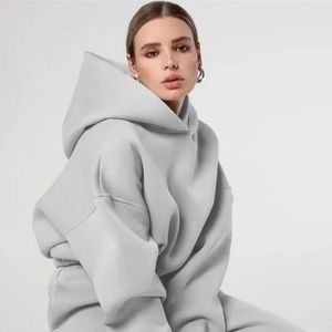 Sudadera con Capucha y Pantalones de Chándal Personalizados Unisex de Invierno, Corte Regular, 100% Algodón, Logotipo Bordado en la Parte Delantera, Forro Polar, Estilo Jogger - Product Image 3