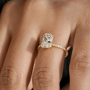 Anillo de Diamante Cultivado en Laboratorio con Corte Radiante y Diseño Moderno en Oro Amarillo de 14K, Anillos de Diamantes Finos con Certificado IGI para Mujer - Product Image 3