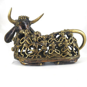 Figurine artisanale en art Dhokra, Vache Nandi divine en laiton, Décoration tendance pour la maison et le bureau, Matériau métallique, Spirituel, Humain, Décoration Diwali - Product Image 3