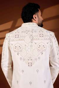 Sherwani pour homme en soie Vergo de qualité supérieure, à col mandarin, sans plis, avec motifs de panneaux architecturaux, orné de perles, idéal pour les mariages et les occasions festives - Product Image 6