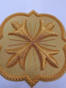 Insignia Bordada con Apliques de Hilo Metálico Dorado Hecha a Mano de Lujo, con Efecto 3D en Relieve, Resistente al Agua, Forma Personalizada - Product Image 4