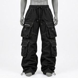 Pantalon cargo noir pour homme avec plusieurs poches, surpiqûres contrastées, chevilles ajustables, coupe ample, style streetwear utilitaire - Product Image 4