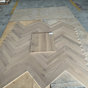 Plancher en bois d'ingénierie en chêne blanc à chevrons de 15 mm, qualité caractéristique, finition laquée UV, export direct d'usine - Product Image 1