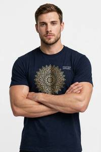 ONETEN APPAREL Camiseta de manga corta azul marino para hombre, cuello redondo, estampado geométrico de mandala dorado - Product Image 6