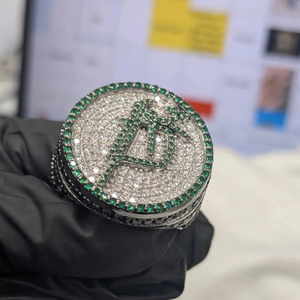 Anillo de Lujo VVS Moissanite Estilo Hip Hop, Plata de Ley 925, Chapado en Oro de 18K, Engaste de Garras, Estilo Rapper, Unisex, Joyería Certificada IGI - Product Image 1