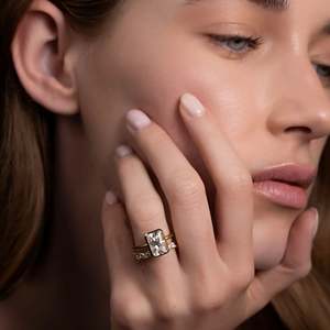 Anillo Solitario Elegante con Diamante Cultivado en Laboratorio, Corte Radiante, Oro Amarillo, Rosa y Blanco de 14K, Anillo de Compromiso de Lujo, Certificado IGI, Personalizable - Product Image 3