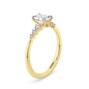 Bague en argent avec moissanite taille radiant, plaquée or, sertie de plusieurs pierres latérales et bande élégante pour femme - Product Image 4