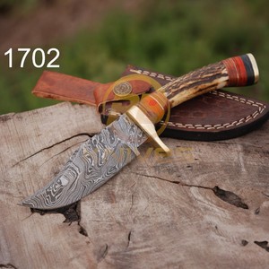Couteau de chasse en acier Damas, couteau à lame fixe fait main avec manche en bois de cerf, étui en cuir, couteau de survie pour le camping - Product Image 1