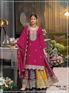 Traje sharara de seda chinon violeta con bordado de lentejuelas y costuras. - Product Image 3