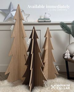 Magnifique décoration de table en bois pour Noël avec des cônes de pin et des lumières LED blanc chaud, décoration artisanale d'intérieur, arbre en bois - Product Image 6