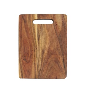 Planche à découper carrée en bois massif artisanale, durable, résistante au lave-vaisselle, pour la maison et la restauration - Product Image 2