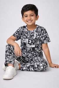 Vêtements pour enfants de marque, vêtements pour garçons, ensemble t-shirt et pantalon assortis à imprimé graphique noir et blanc stylé - Product Image 2